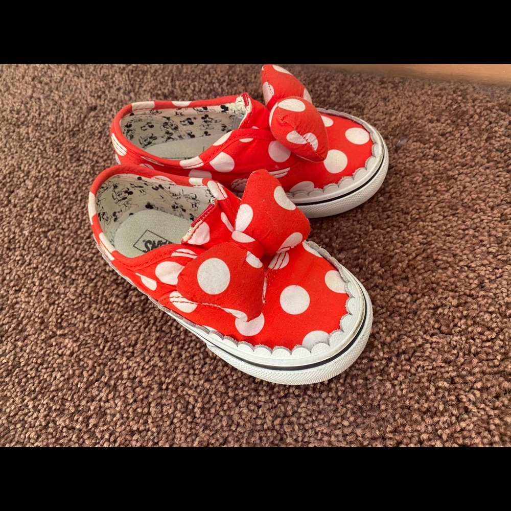 Minnie Mouse bow vans toddler
